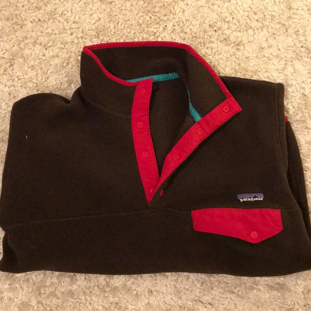 Men’s Patagonia fleece pullover.
